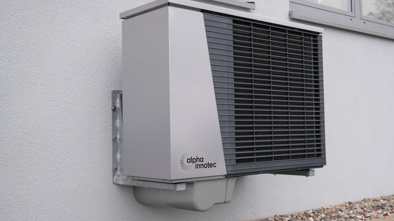 Installation climatisation appartement avec unité intérieure élégante